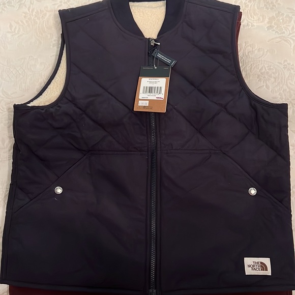 Womens The North Face insulated Cuchillo Vest. - Picture 3 of 4